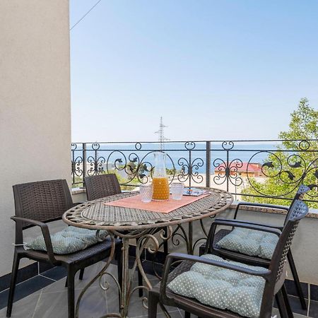1 Bedroom Stunning Apartment In Makarska Bagian luar foto