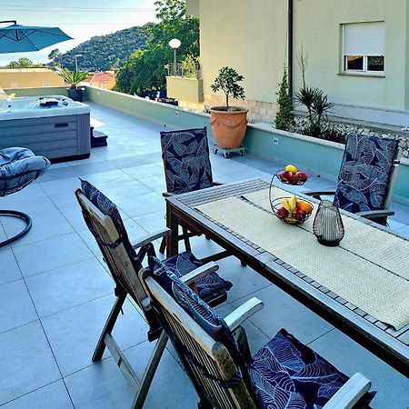 1 Bedroom Stunning Apartment In Makarska Bagian luar foto