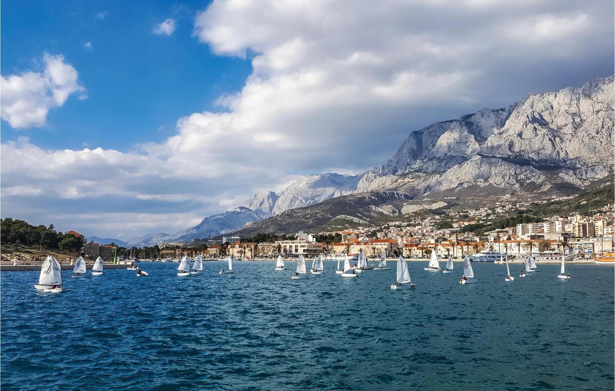 1 Bedroom Stunning Apartment In Makarska Bagian luar foto