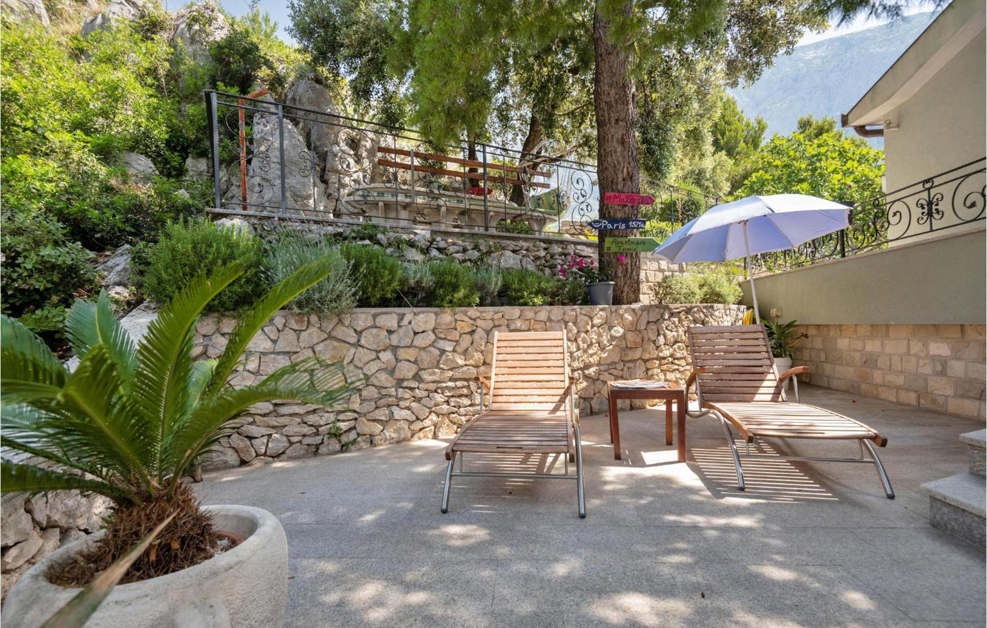 1 Bedroom Stunning Apartment In Makarska Bagian luar foto