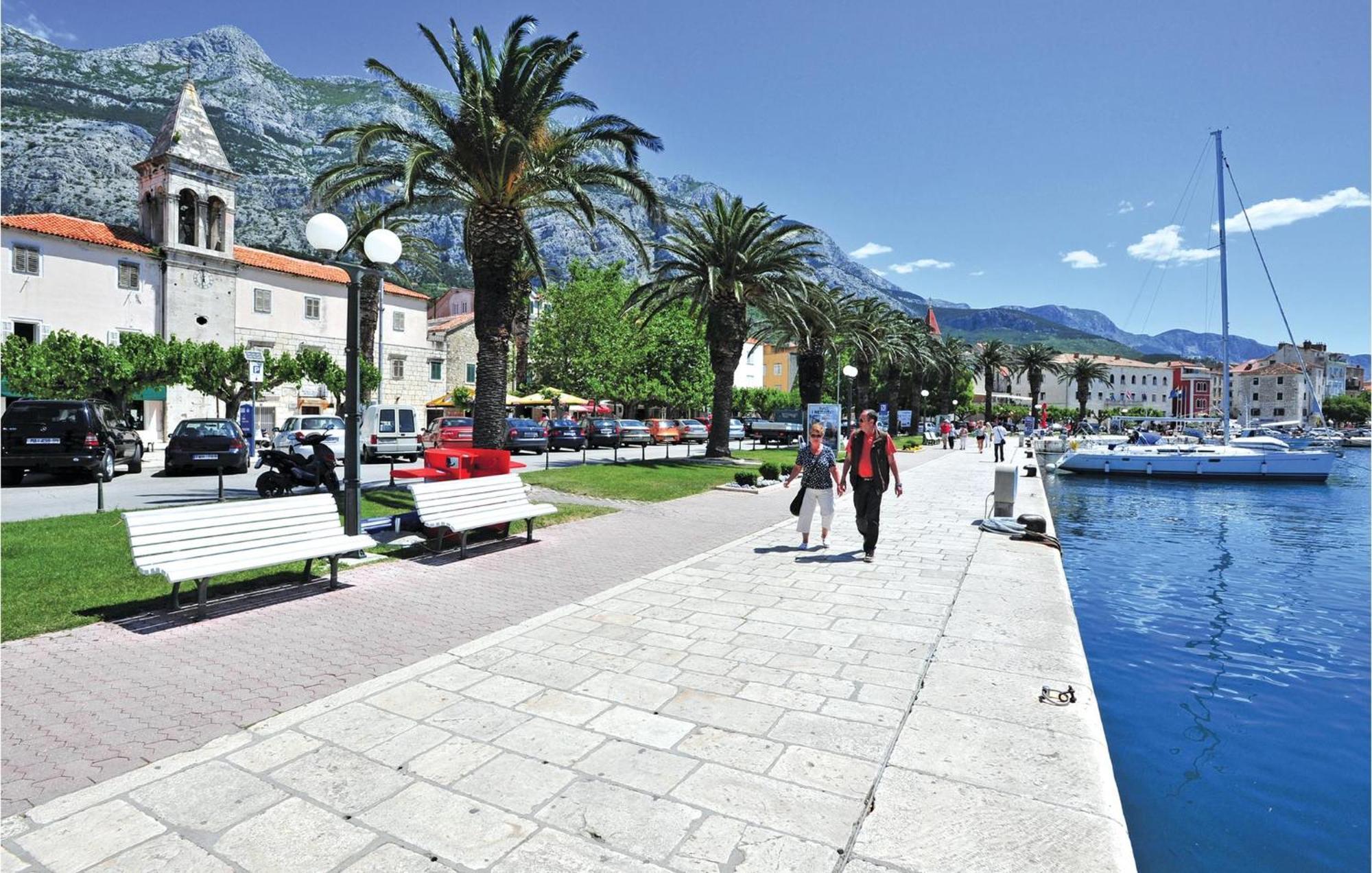 1 Bedroom Stunning Apartment In Makarska Bagian luar foto