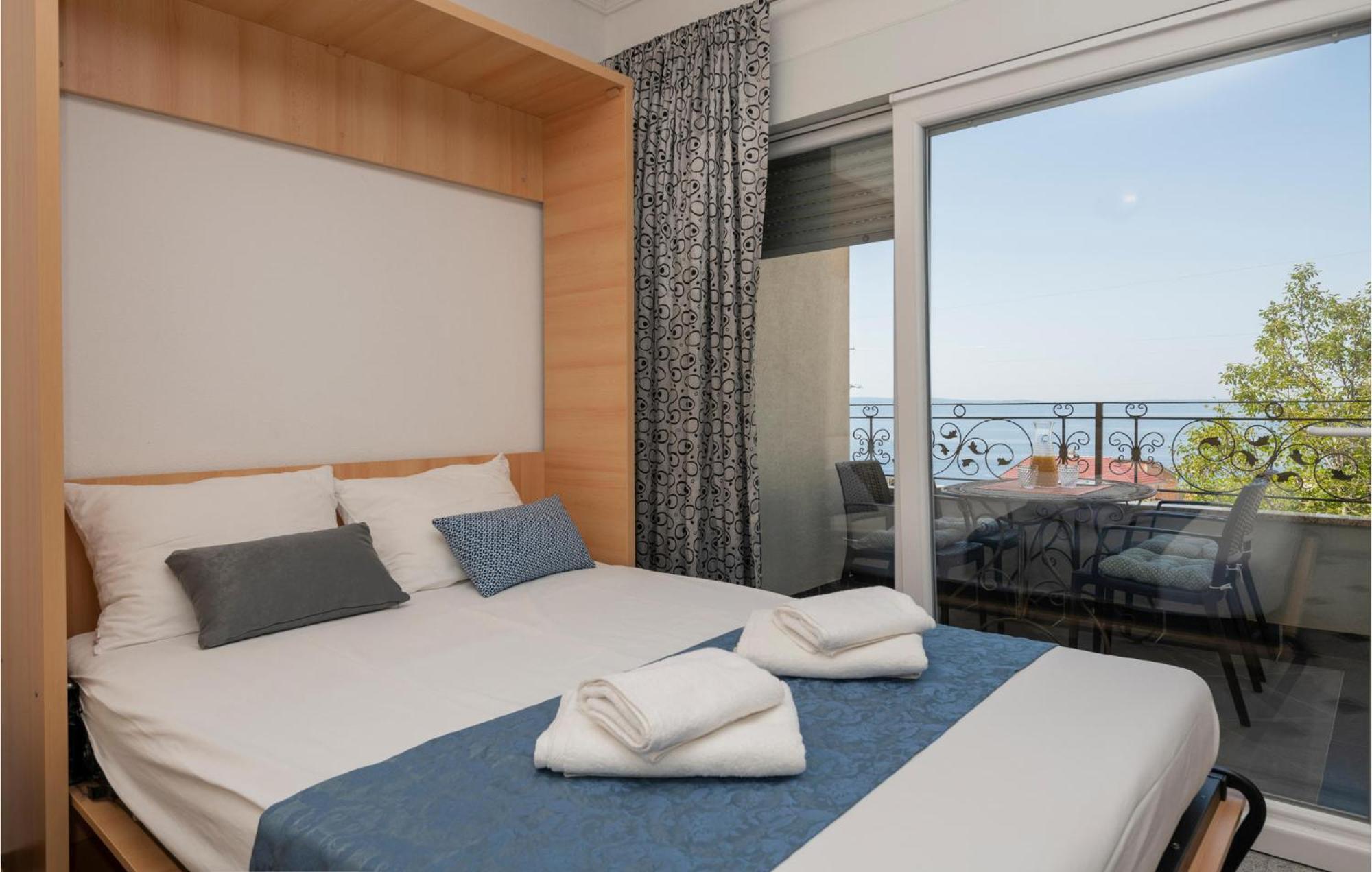 1 Bedroom Stunning Apartment In Makarska Bagian luar foto
